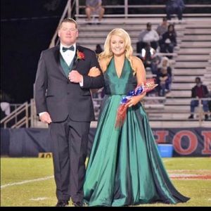 Sherri Hill emerald two piece ball gown w/pockets
